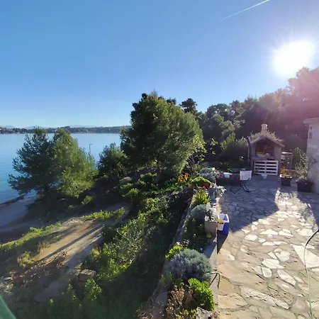 Apartment Stina Solta Grohote