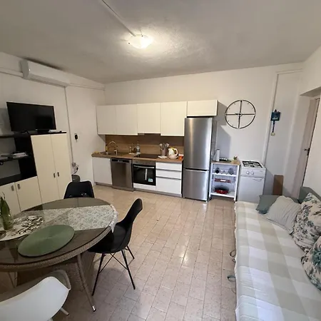 Apartment Stina Solta Grohote